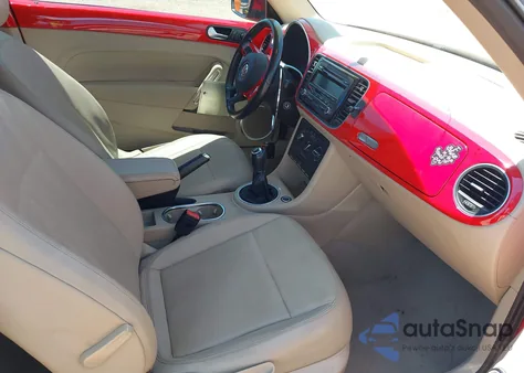 2014 Volkswagen Beetle 2.5L z USA, uszkodzony, nr VIN 3VWHX7AT8EM607412